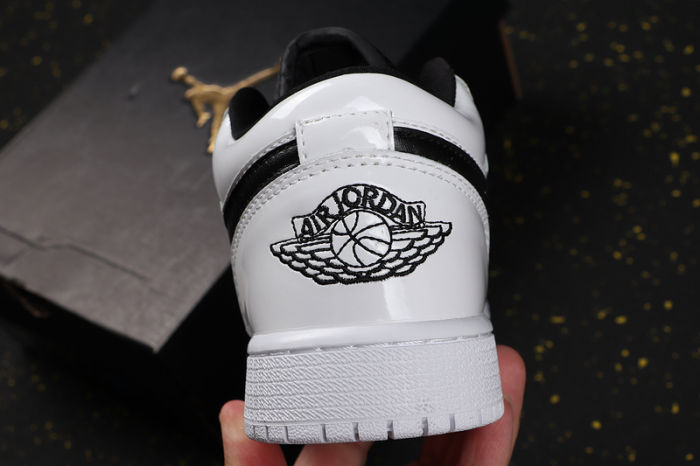 AJ 1 Low Retro Classics Shoes 553560-103