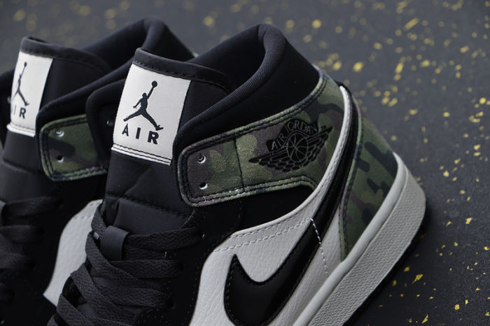 AJ 1 Mid Retro Classics Shoes CW5490-001