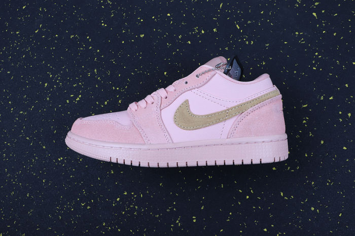 Women's AJ 1 Low Retro Classics Shoes CJ9216-676