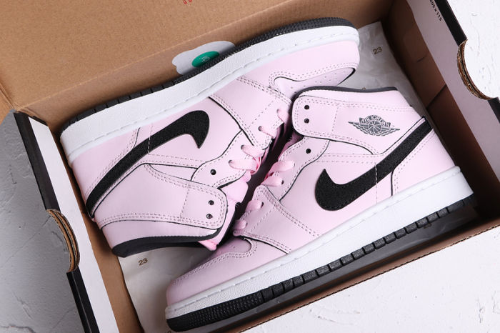 Women's AJ 1 Mid Retro Classics Shoes 555112-601