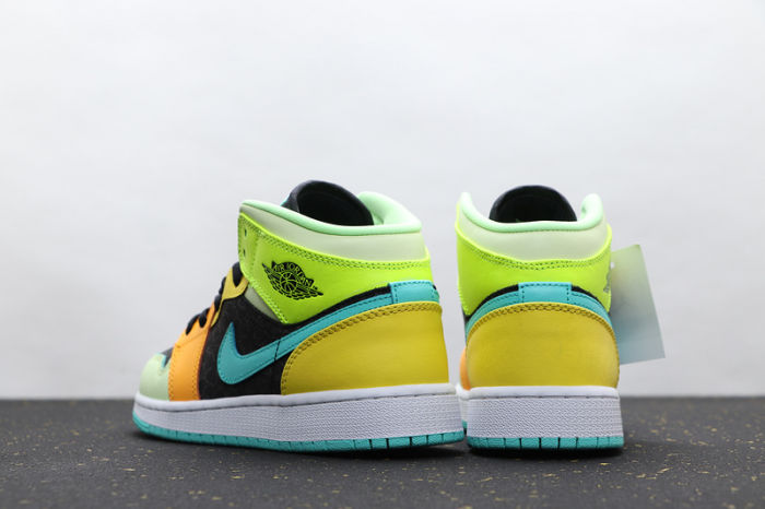 AJ 1 Mid Retro Classics Shoes BQ6931-037