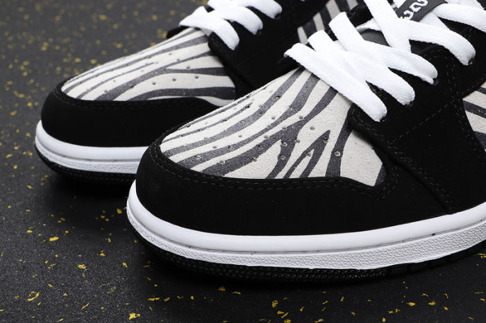 AJ 1 Low Retro Classics Shoes 553560-057