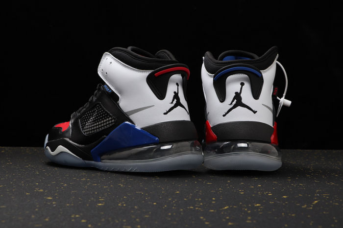 AJ270 Retro Classics Shoes CD7070-001