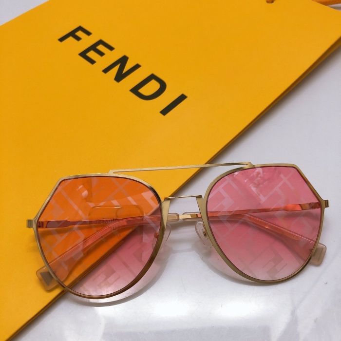 Fendi recommends the cool and cool letter F ff0329 sunglasses, which are simple, light and comfortable