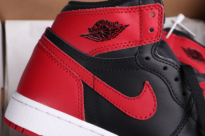 Women's AJ 1 High Retro Classics Shoes 575441-001