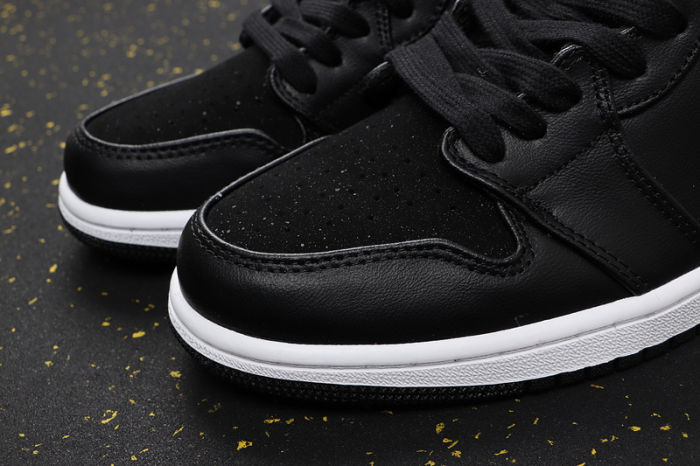 AJ 1 Mid Retro Classics Shoes AQ9131-001