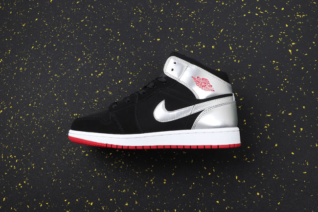 AJ 1 Mid Retro Classics Shoes 554724-057
