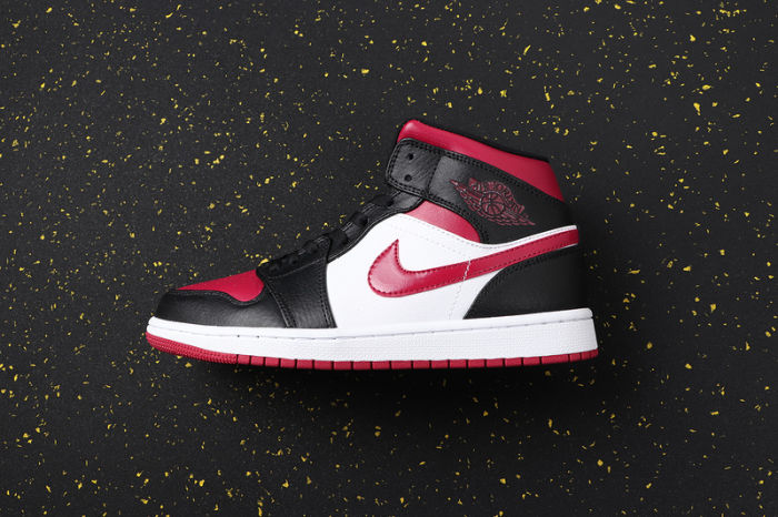 AJ 1 Mid Retro Classics Shoes 554724-066