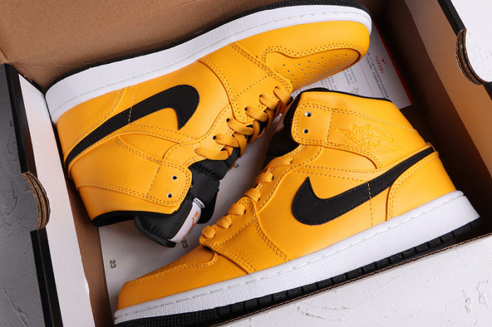 AJ 1 Mid Retro Classics Shoes 554724-700