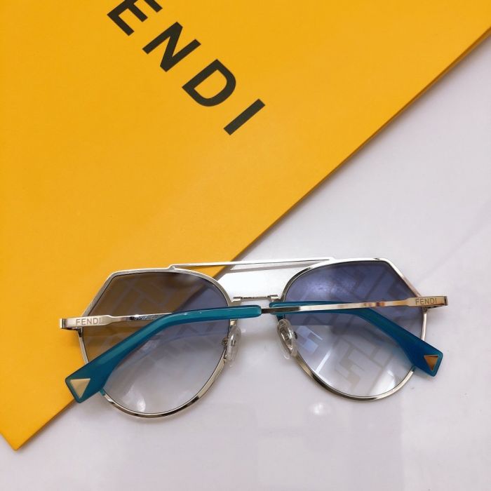 Fendi recommends the cool and cool letter F ff0329 sunglasses, which are simple, light and comfortable