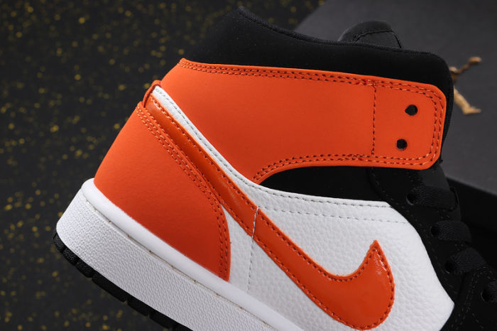 AJ 1 Mid Retro Classics Shoes 554724-058