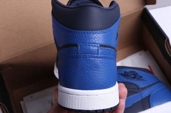 AJ 1 Mid Retro Classics Shoes 554724-402