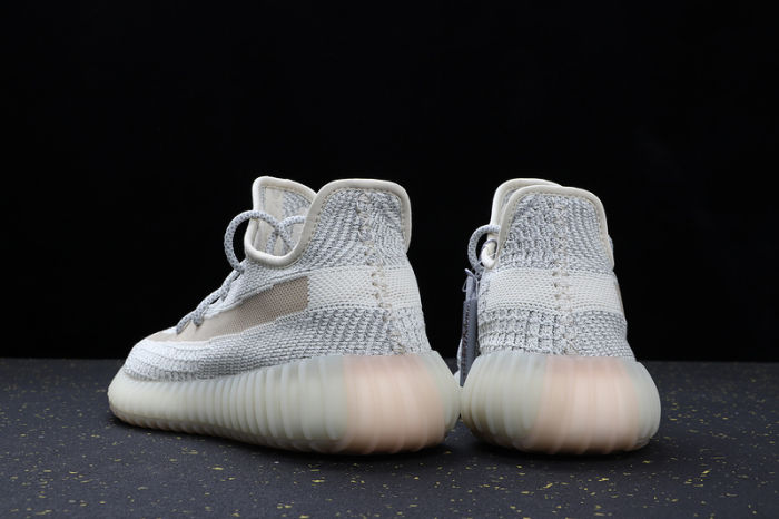 YEEZY BOOST 350 V2