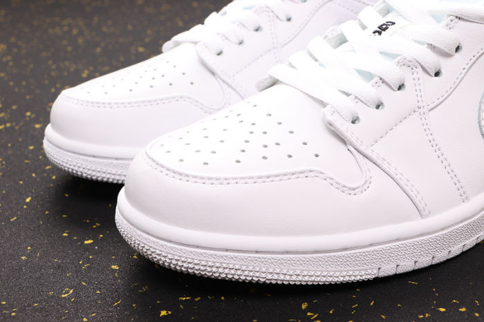 AJ 1 Low Retro Classics Shoes 553560-101
