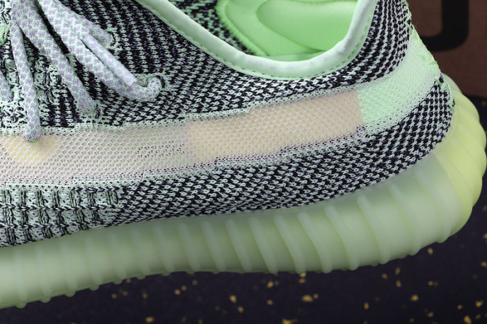 YEEZY BOOST 350 V2
