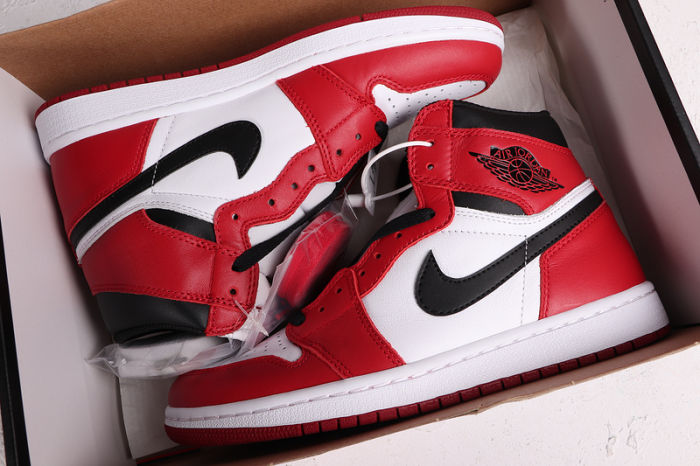 AJ 1 High Retro Classics Shoes 555088-101