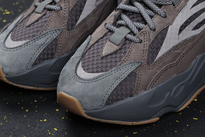 YEEZY BOOST 700