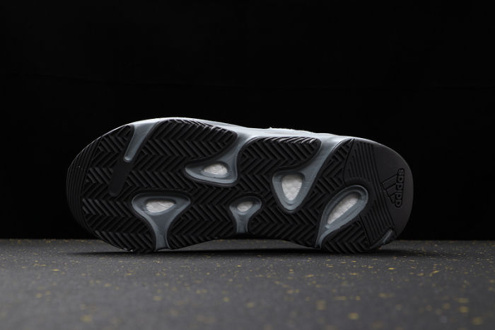 YEEZY BOOST 700