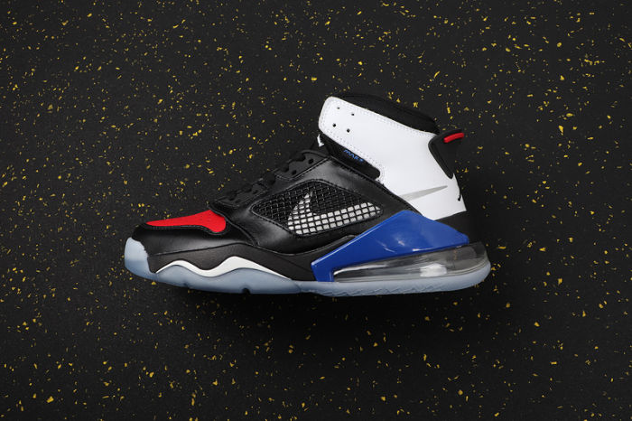 AJ270 Retro Classics Shoes CD7070-001