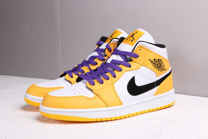 AJ 1 Mid Retro Classics Shoes 852542-700