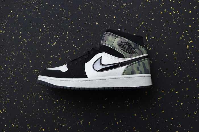 AJ 1 Mid Retro Classics Shoes CW5490-001