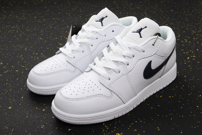 AJ 1 Low Retro Classics Shoes 553560-114