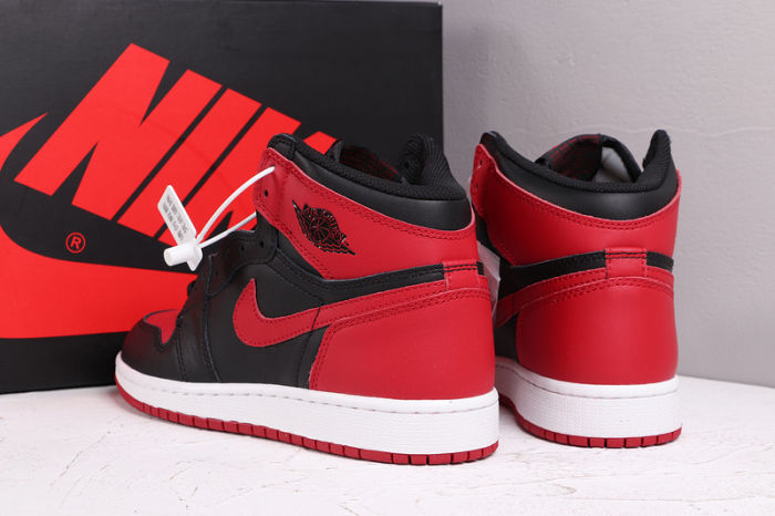 Women's AJ 1 High Retro Classics Shoes 575441-001