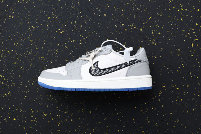 AJ 1 Low Retro Classics Shoes 553668-998