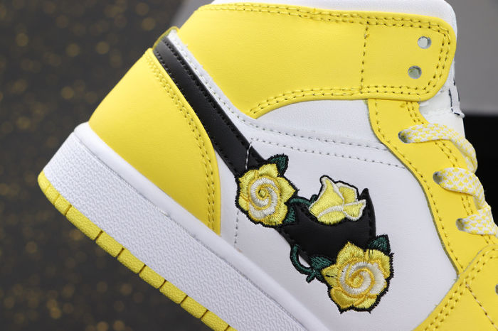 Women's AJ 1 Mid Retro Classics Shoes AV5174-700