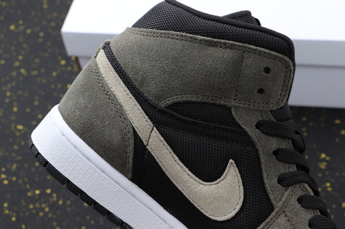 AJ 1 Mid Retro Classics Shoes BQ6472-030