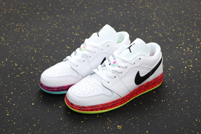 Women's AJ 1 Low Retro Classics Shoes CV9548-100