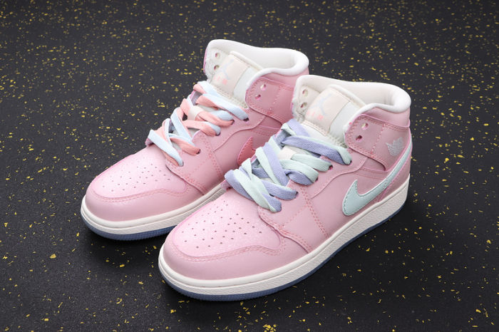 Women's AJ 1 Mid Retro Classics Shoes 555112-600