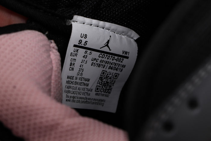 AJ270 Retro Classics Shoes CD7070-002