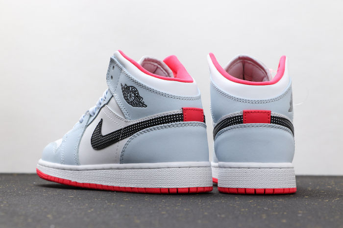 AJ 1 Mid Retro Classics Shoes 555112-400