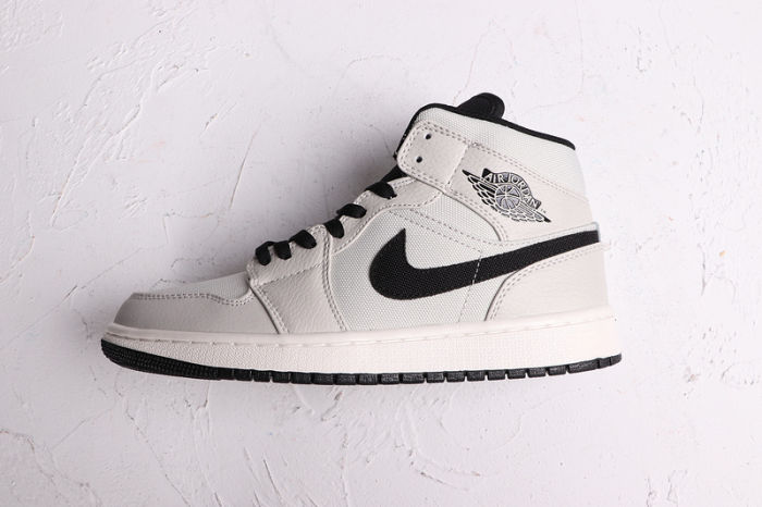 AJ 1 Mid Retro Classics Shoes 852542-002