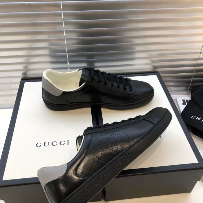 Gucci black board shoes