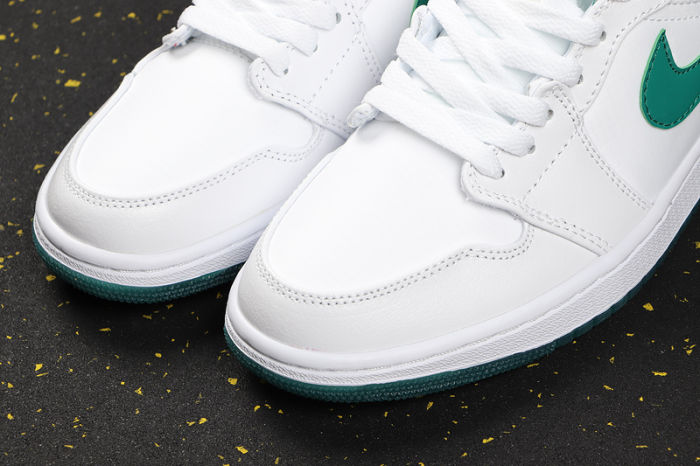 AJ 1 Mid Retro Classics Shoes CD6759-103