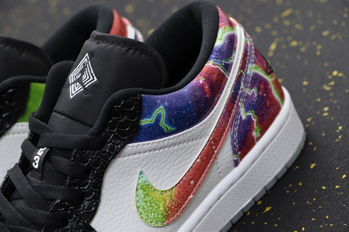 AJ 1 Low Retro Classics Shoes CW7009-090