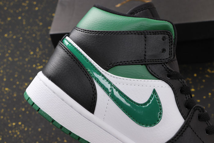 AJ 1 Mid Retro Classics Shoes 554724-067