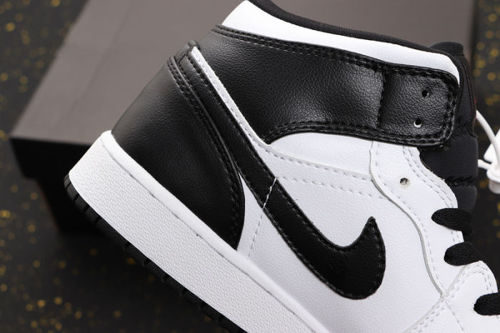 AJ 1 Mid Retro Classics Shoes BQ6472-101