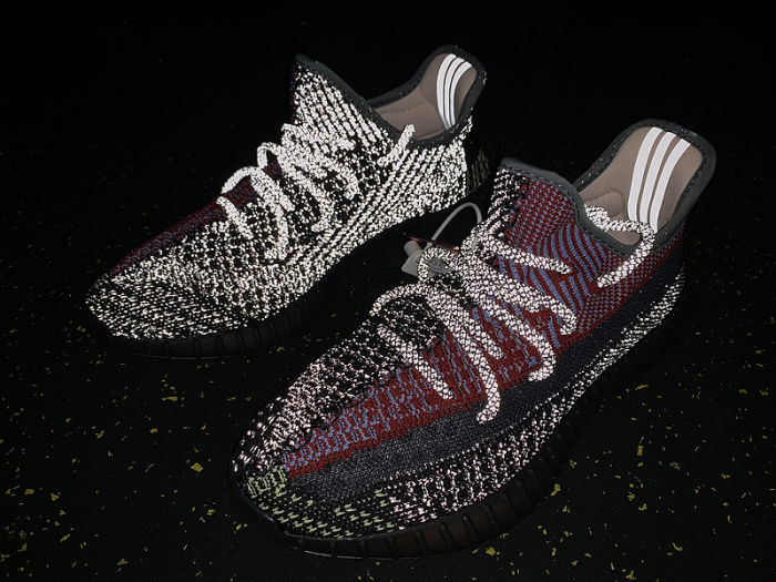 YEEZY BOOST 350 V2