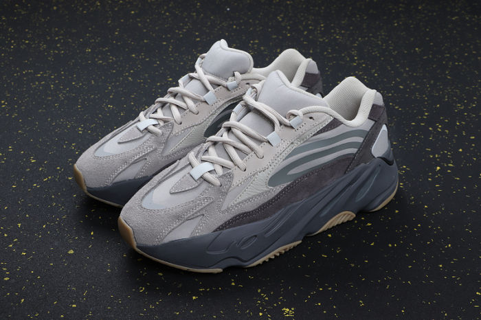 YEEZY BOOST 700