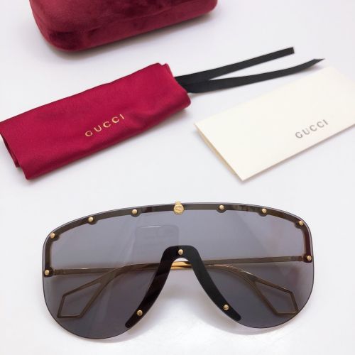 GUCCi sunglasses