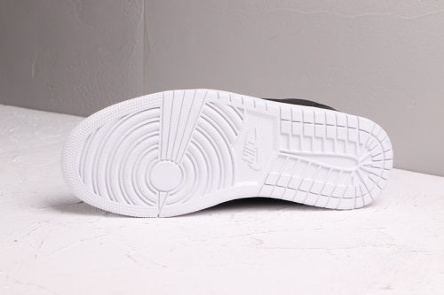 AJ 1 Low Retro Classics Shoes AV3918-001