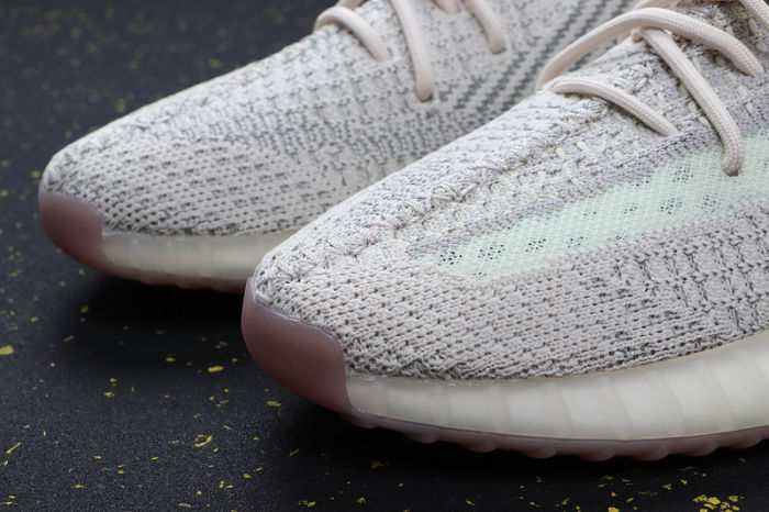 YEEZY BOOST 350 V2