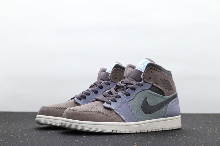 AJ 1 Mid Retro Classics Shoes 852542-203