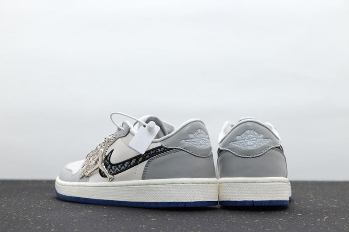 AJ 1 Low Retro Classics Shoes 553668-998