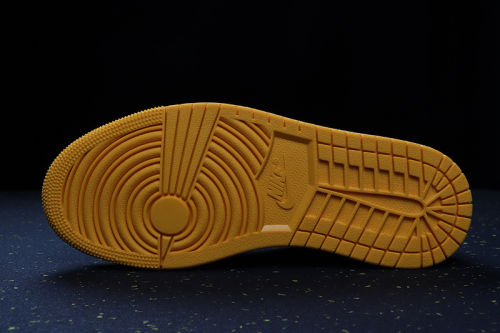 AJ 1 Low Retro Classics Shoes 553558-700