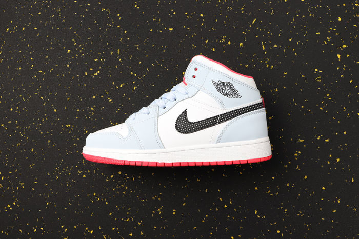 AJ 1 Mid Retro Classics Shoes 555112-400