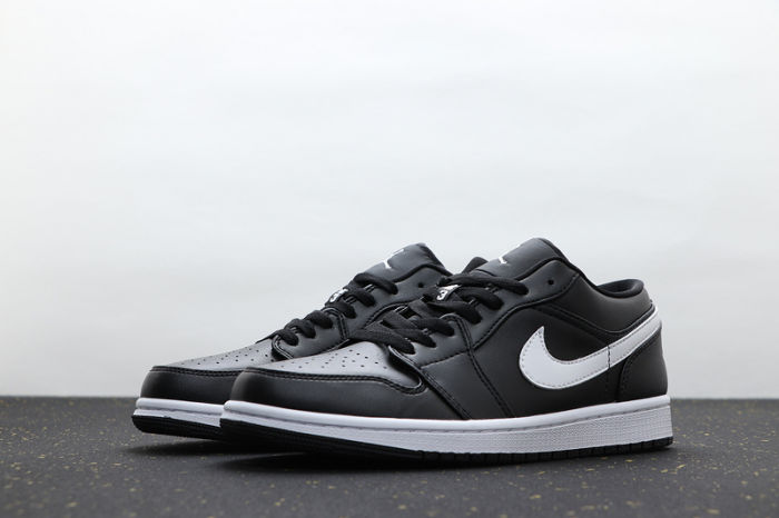 AJ 1 Low Retro Classics Shoes AO9944-001